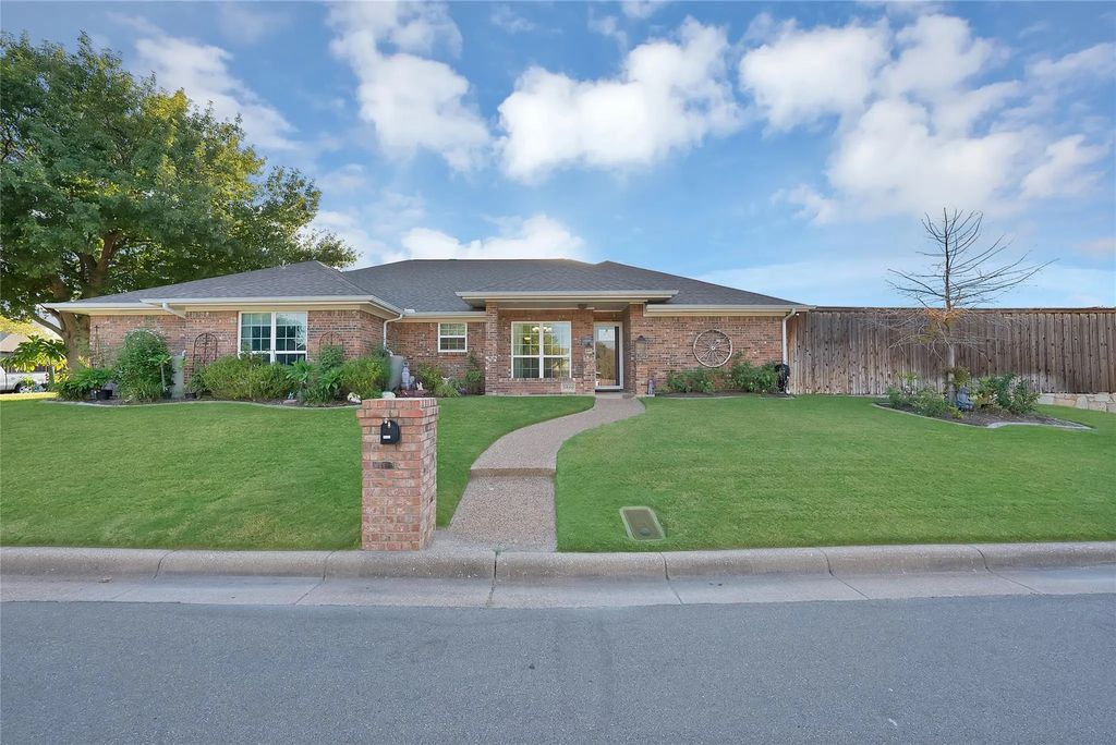 3840 Devonaire Drive, Fort Worth