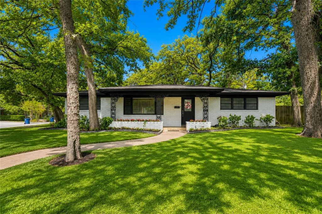 1500 W Lavender Lane, Arlington