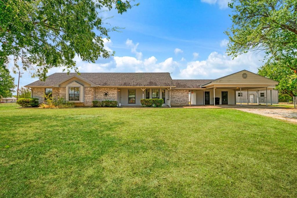 537 Farm Road 2820, Sumner