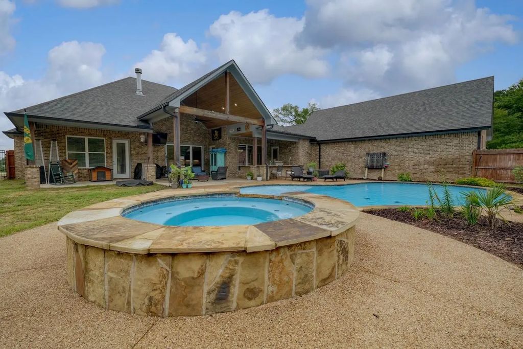 4999 Lago Vista Drive, Athens