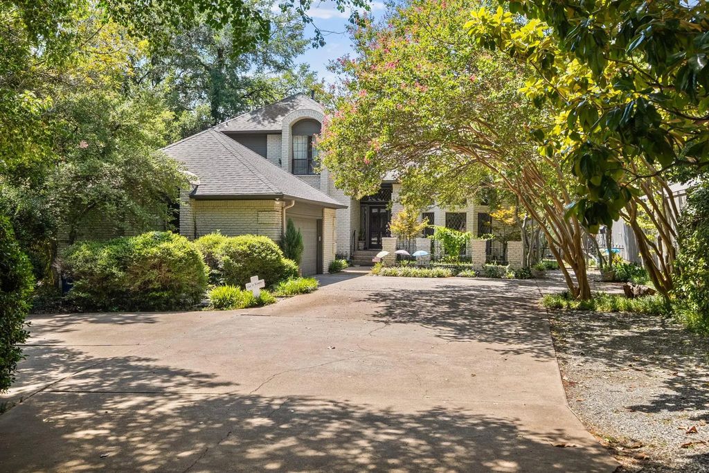 6920 Gaston Avenue, Dallas