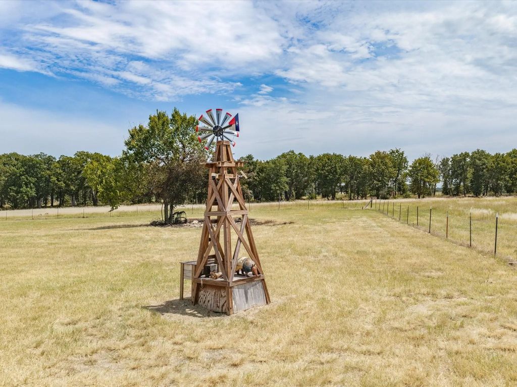 483 Legacy Lane, Bowie