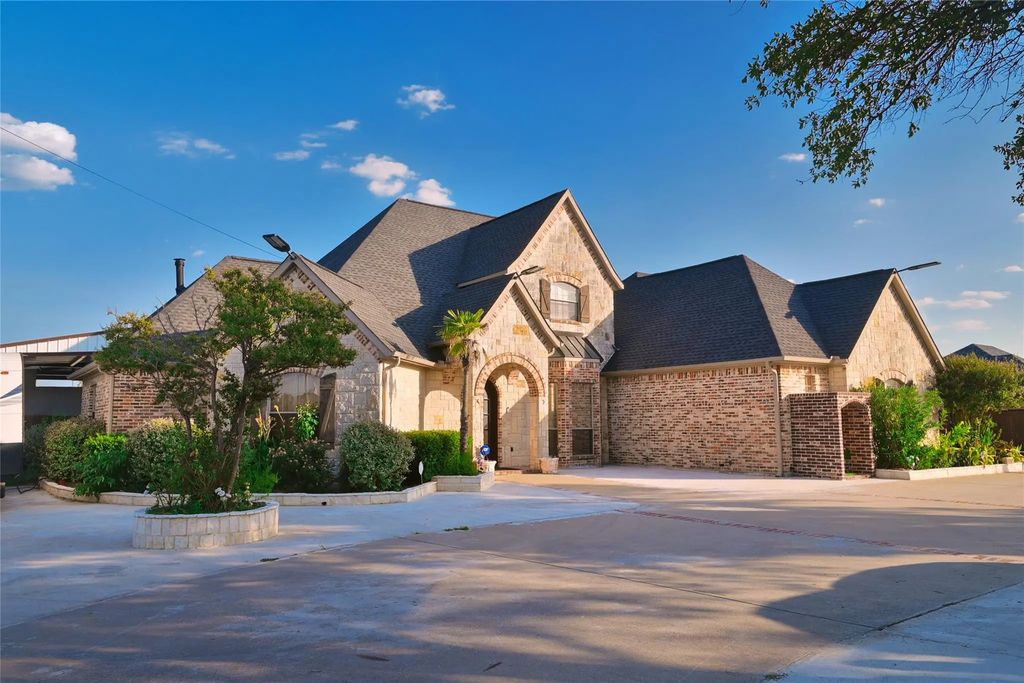 11012 Helms Trail, Forney