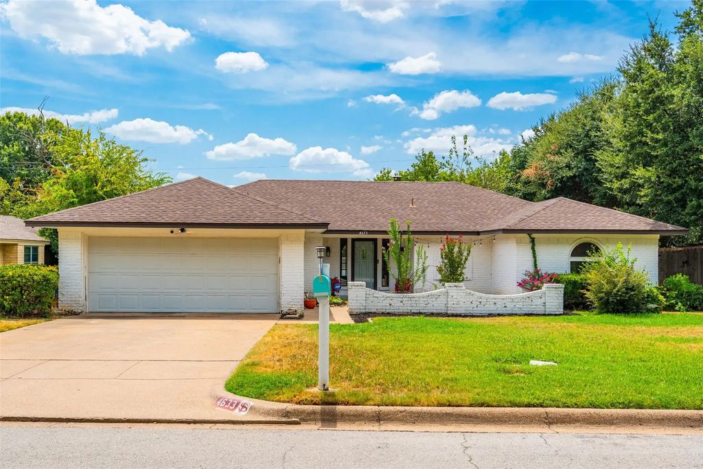 4633 Saldana Drive, Fort Worth