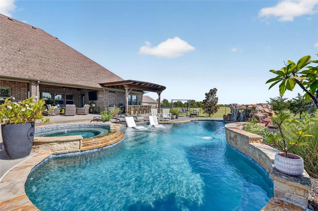 11110 Whispering Lane, Talty