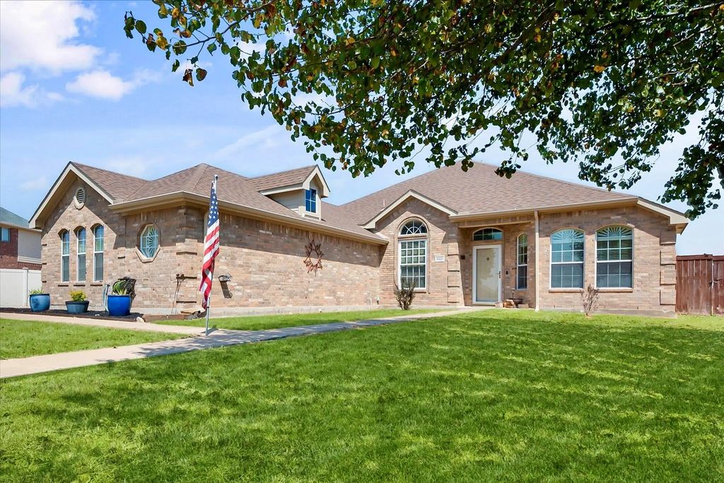 8821 Mallory Court, Waxahachie