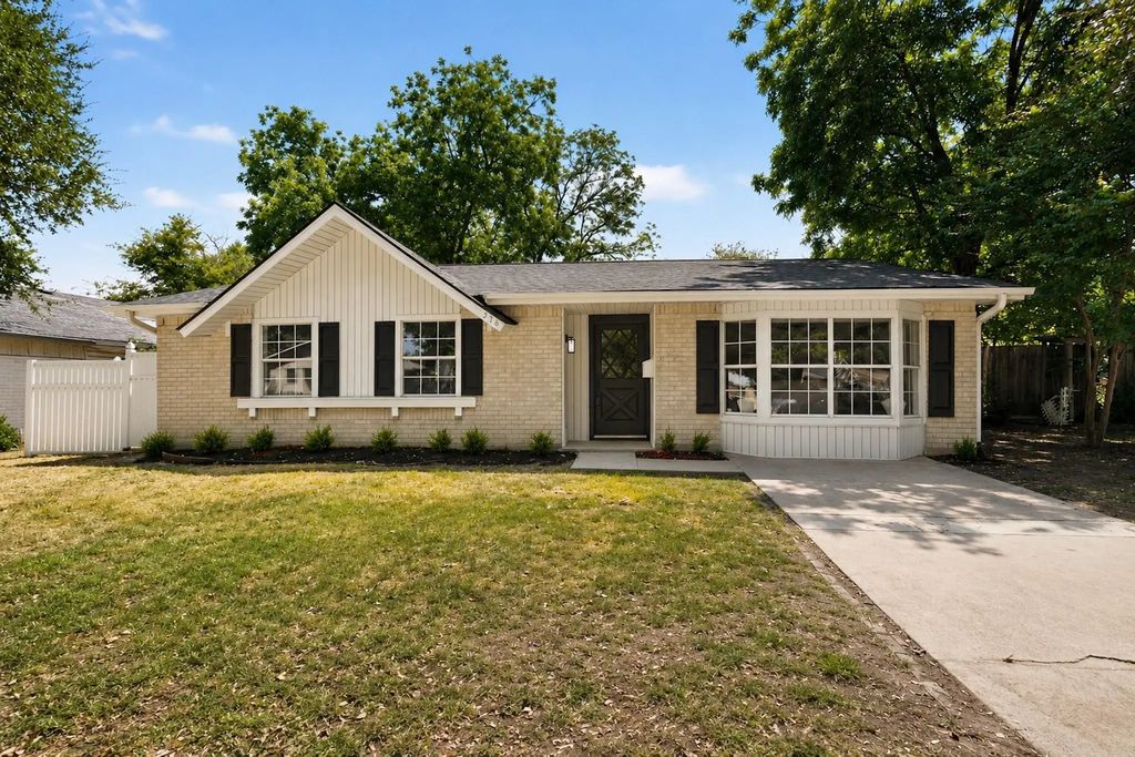 516 Clover Lane, Garland