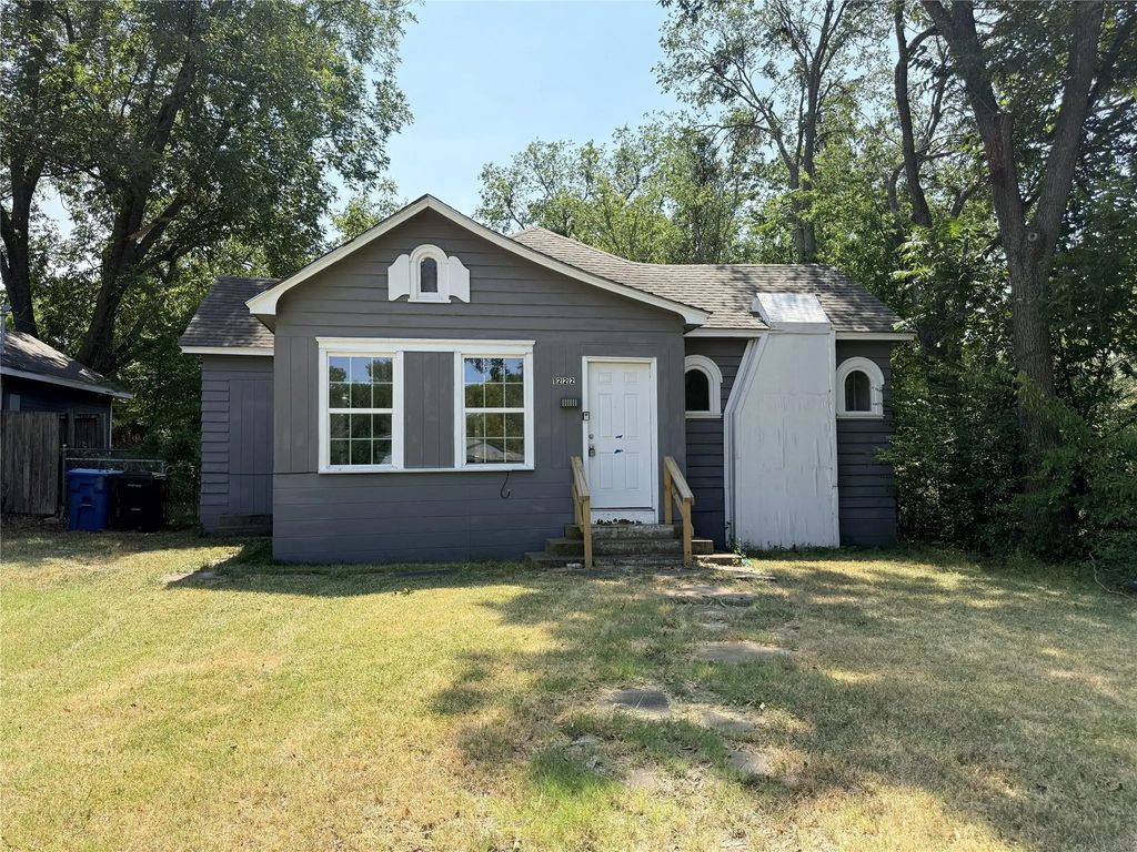 1222 W Morton Street, Denison