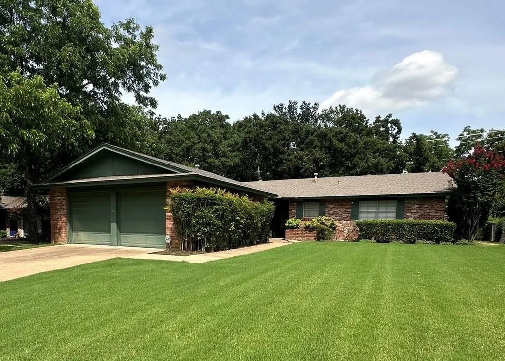 3014 Friendswood Drive, Arlington