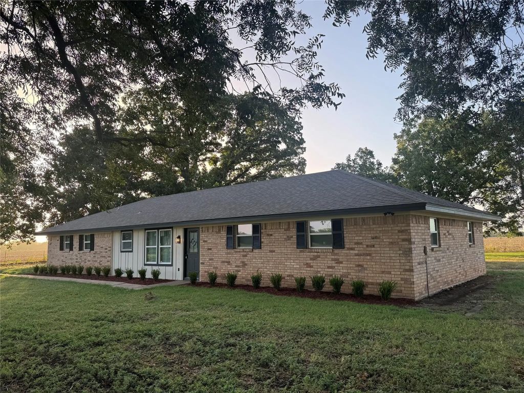 1401 Fm 1243, Brandon