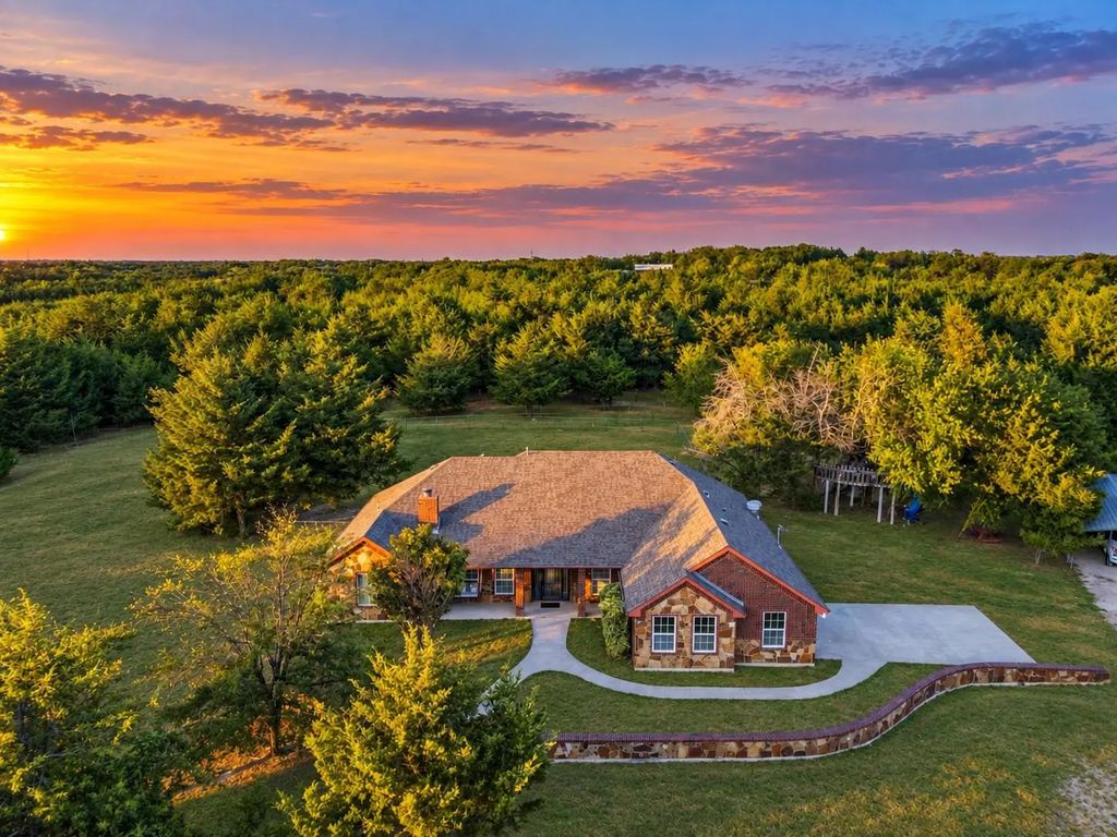 171 Chestnut Road, Whitewright