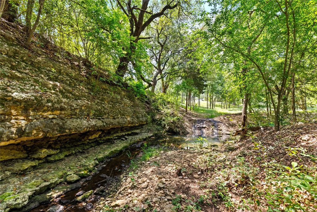962 Oak And Clover Ridge, Waco