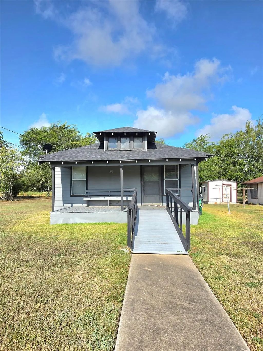 305 N Eagle Street, Weimar