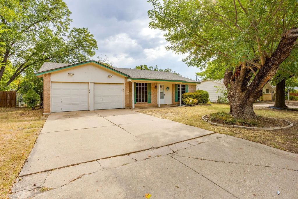 312 Nw Wintercrest Road, Burleson