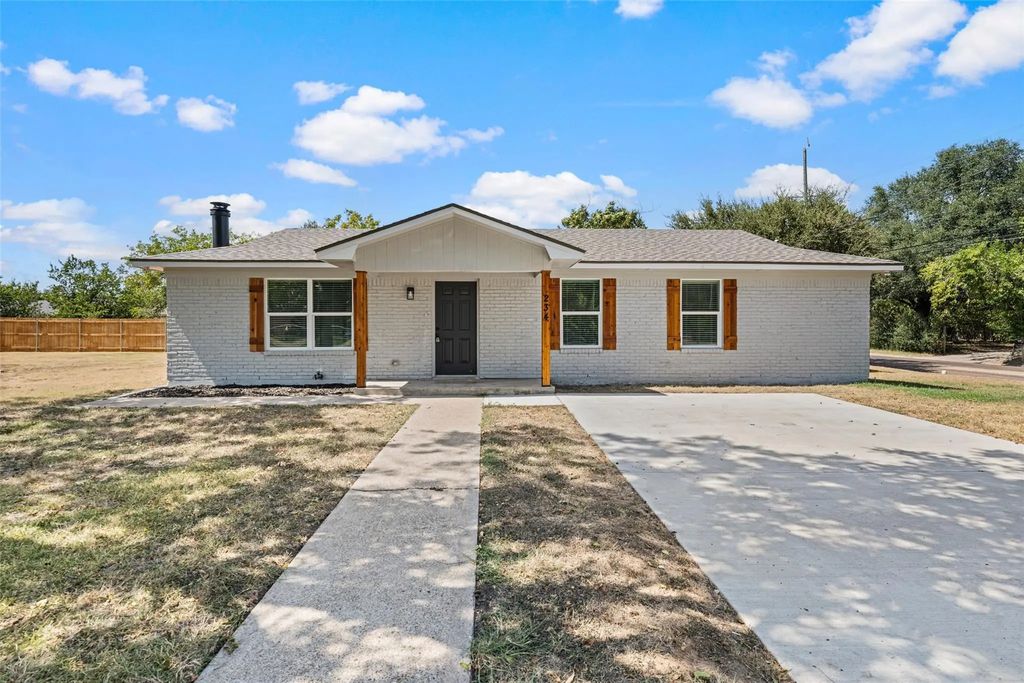 234 Ave E, Lacy Lakeview