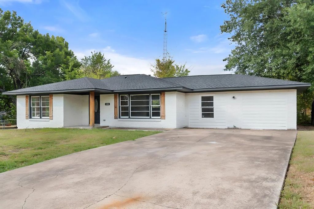 2922 College Circle, Corsicana