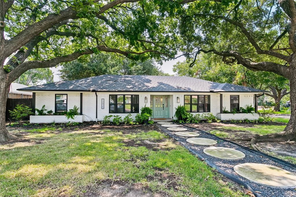 12420 Wood Manor Circle, Farmers Branch