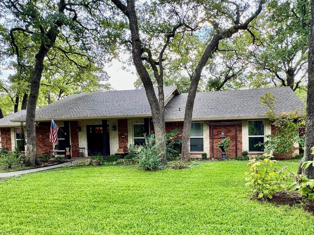 1013 Overhill Drive, Bedford
