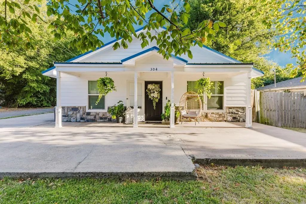 304 Jarbo Street, Sulphur Springs