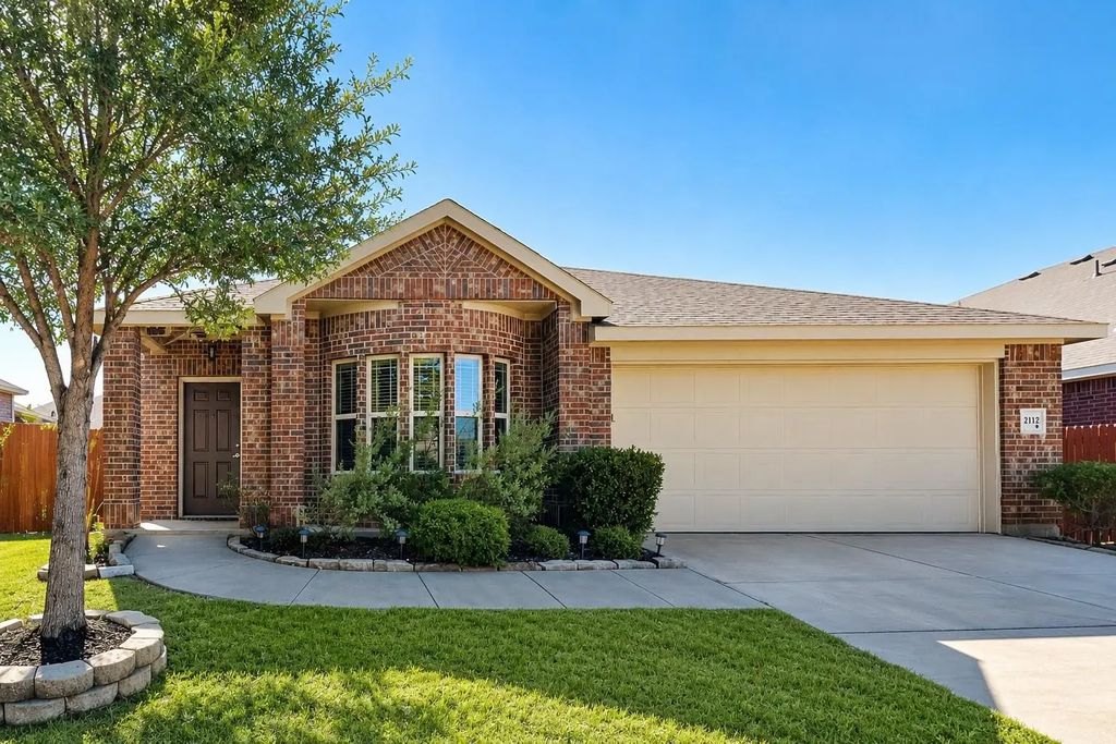 2112 Danibelle Drive, Forney