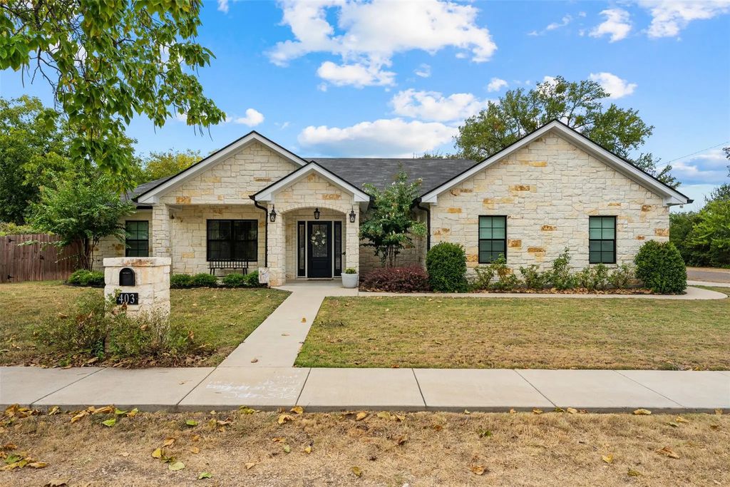 403 S Adams Street, McGregor