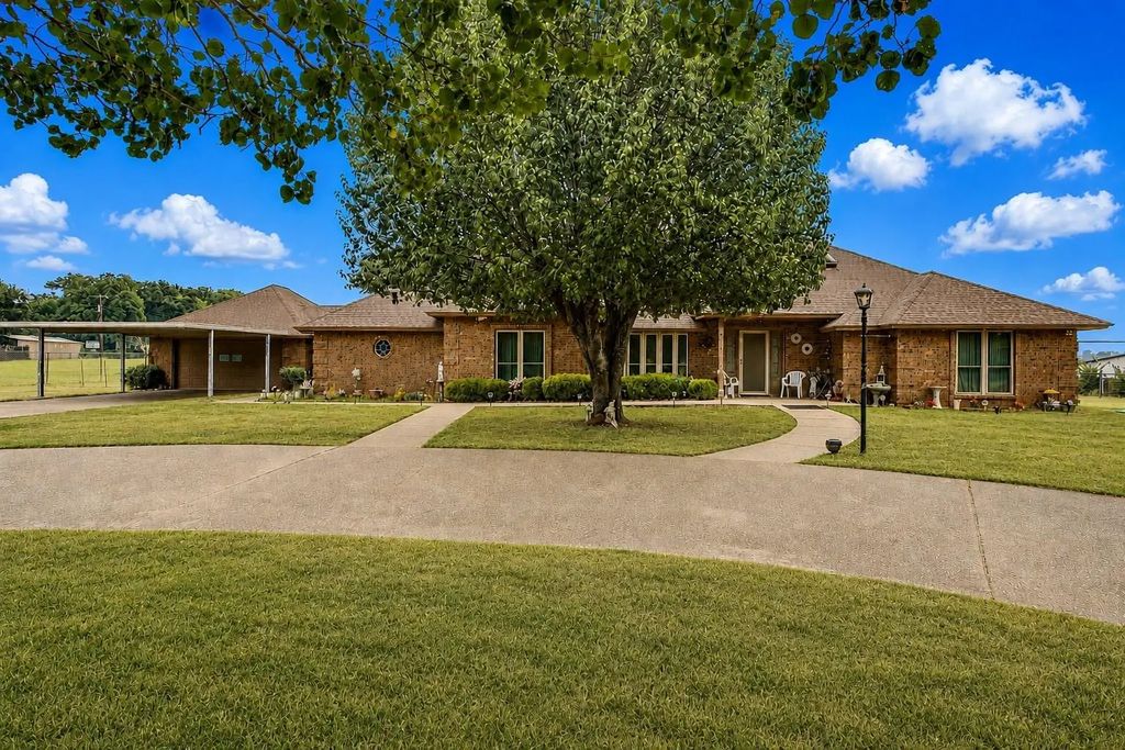 3113 County Road 530b, Burleson