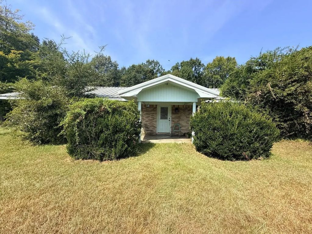 1195 Us Highway 96 N, Pineland
