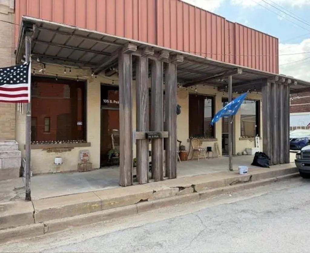 105 S Pearl Street, Mart