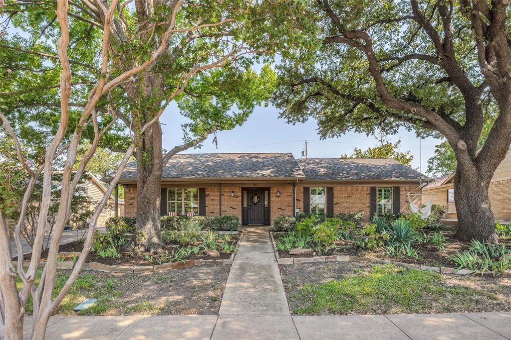 912 Vinecrest Lane, Richardson