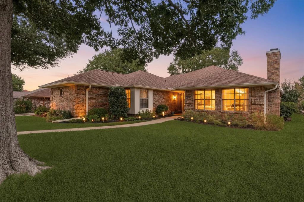 2213 Ridgewood, Bedford