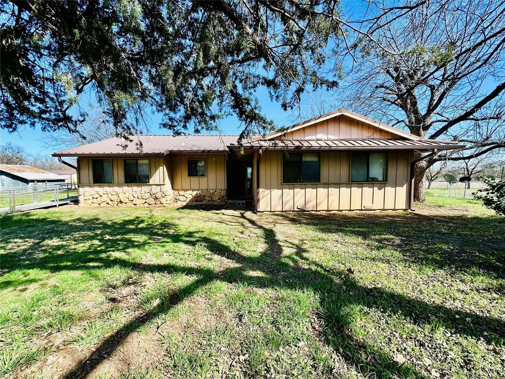 409 3rd Street, Blanket