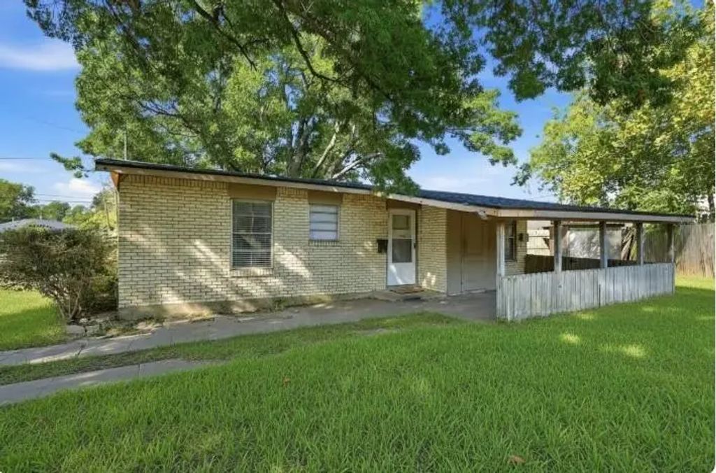 636 S Andrews Avenue, Sherman