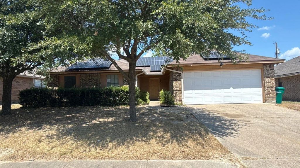 914 Larue Drive, Cedar Hill