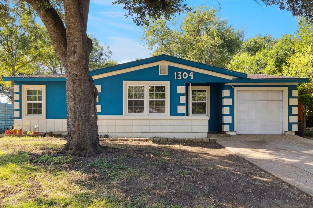 1304 E Lovers Lane, Arlington