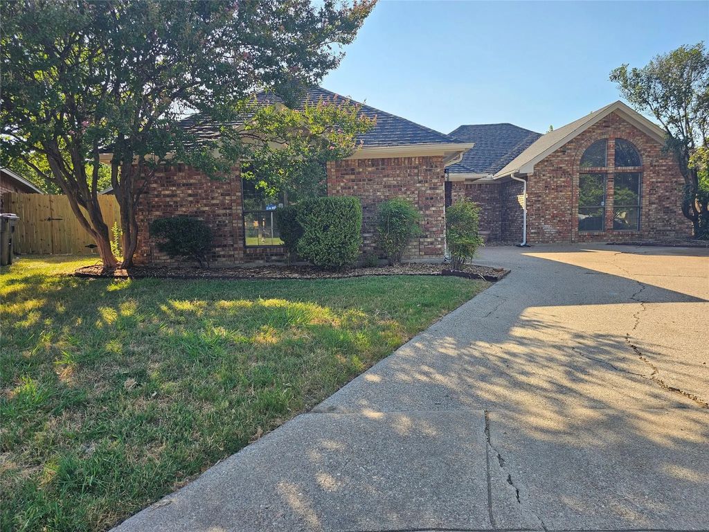 6300 Brownlee Lane, Arlington