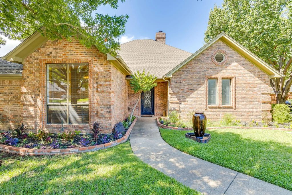 990 Oak Ridge Drive, Keller