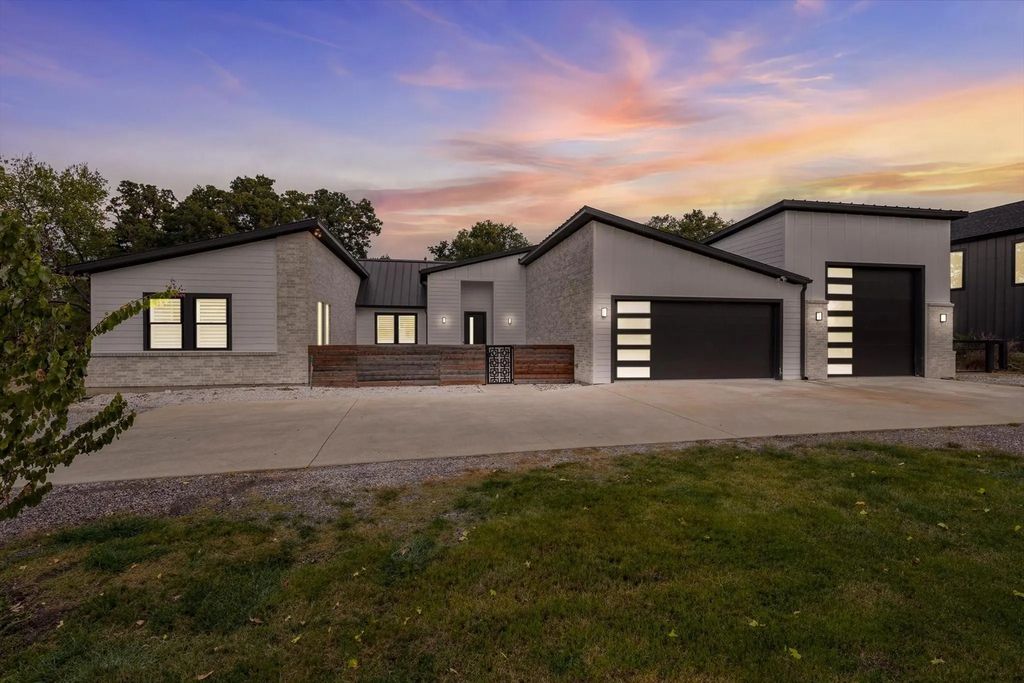211 Shahan Drive, Shady Shores