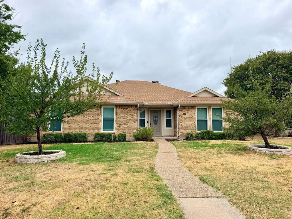 7102 Lyons Road, Garland
