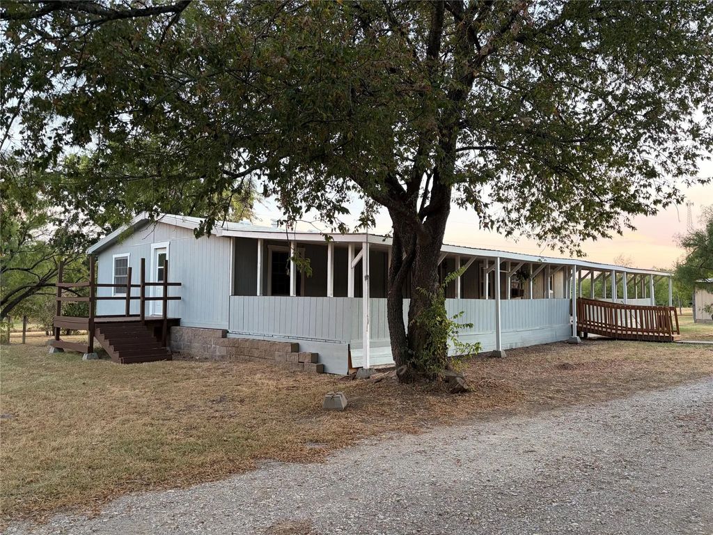 7424 N Locust Street, Denton