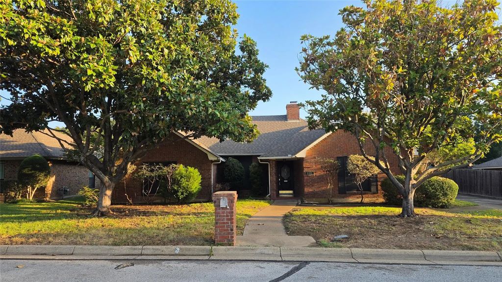 4401 Waycross Drive, Arlington