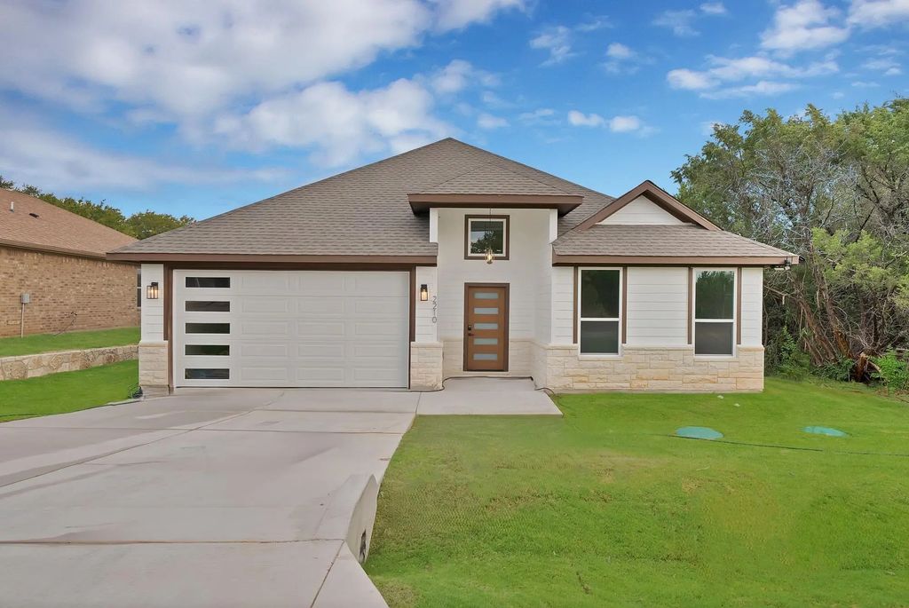 2210 San Saba Court, Granbury