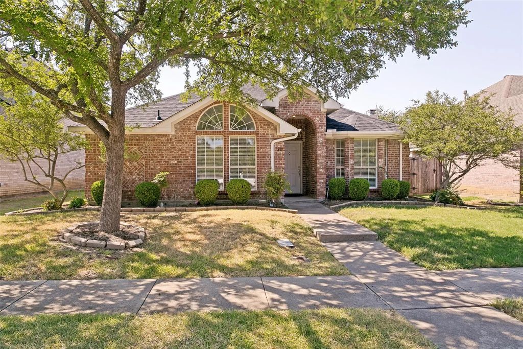 513 Creek Court, Lewisville