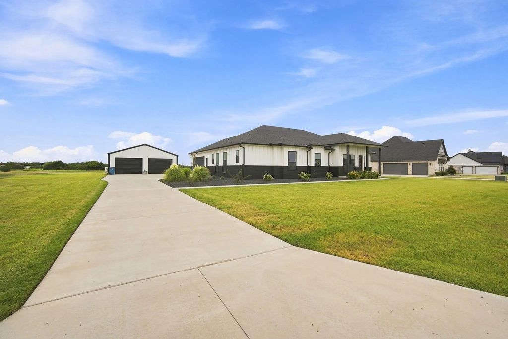140 Lone Elm Road, Waxahachie