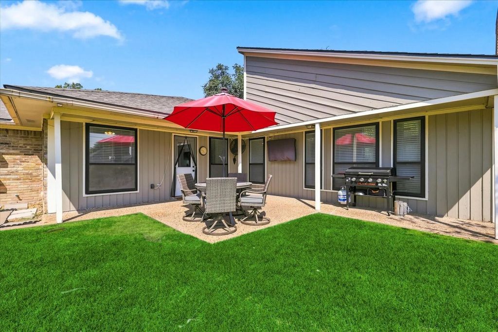 924 Thoreau Lane, Allen