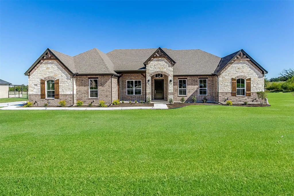 1014 Gonzollas Road, Springtown