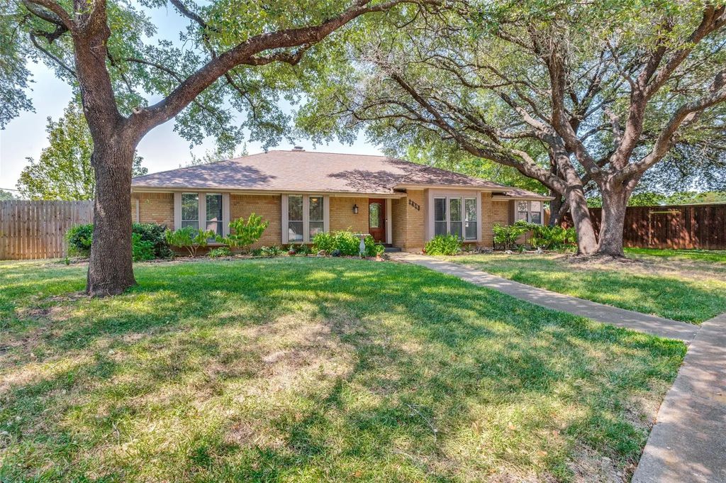 2413 Pearwood Court, Grand Prairie