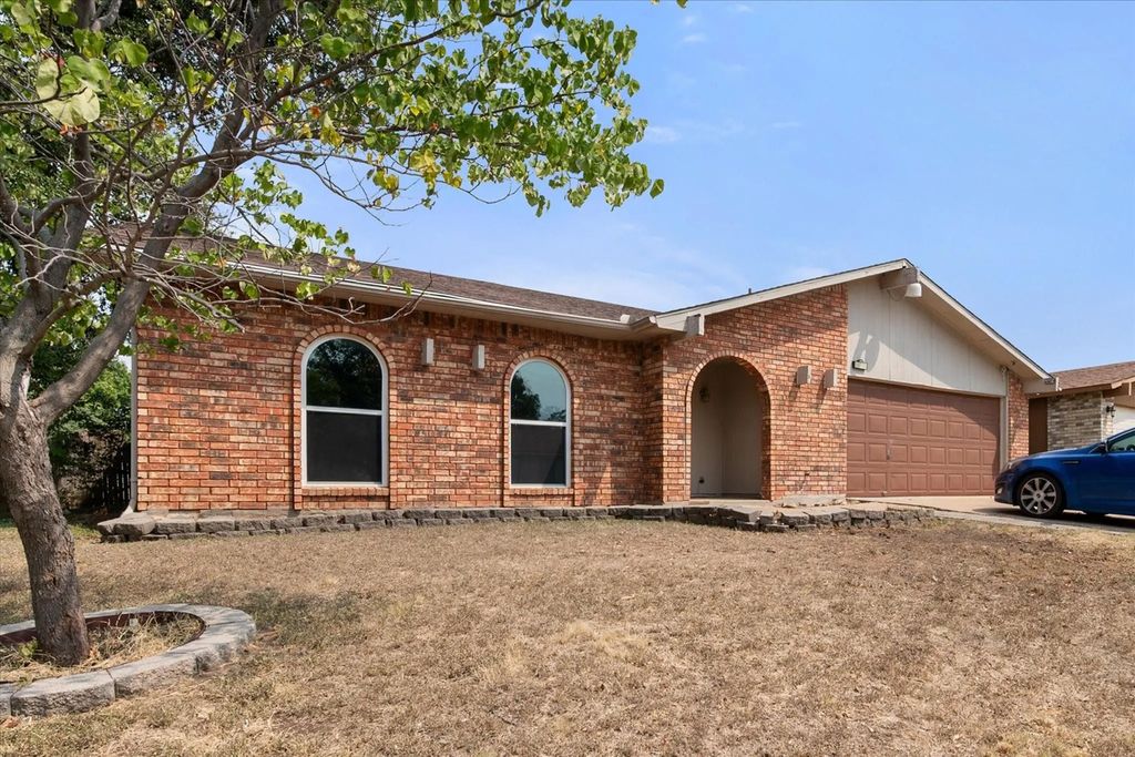 7501 Weatherwood Court, Fort Worth
