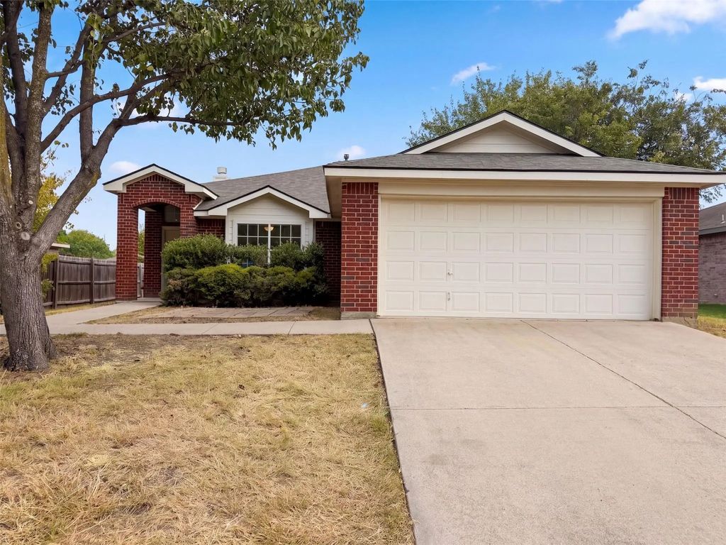 825 Dixon Lane, Denton
