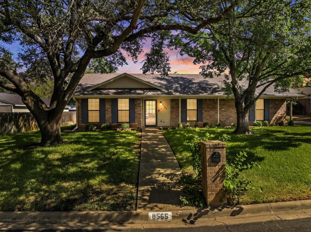 8565 Briargrove Drive, Woodway
