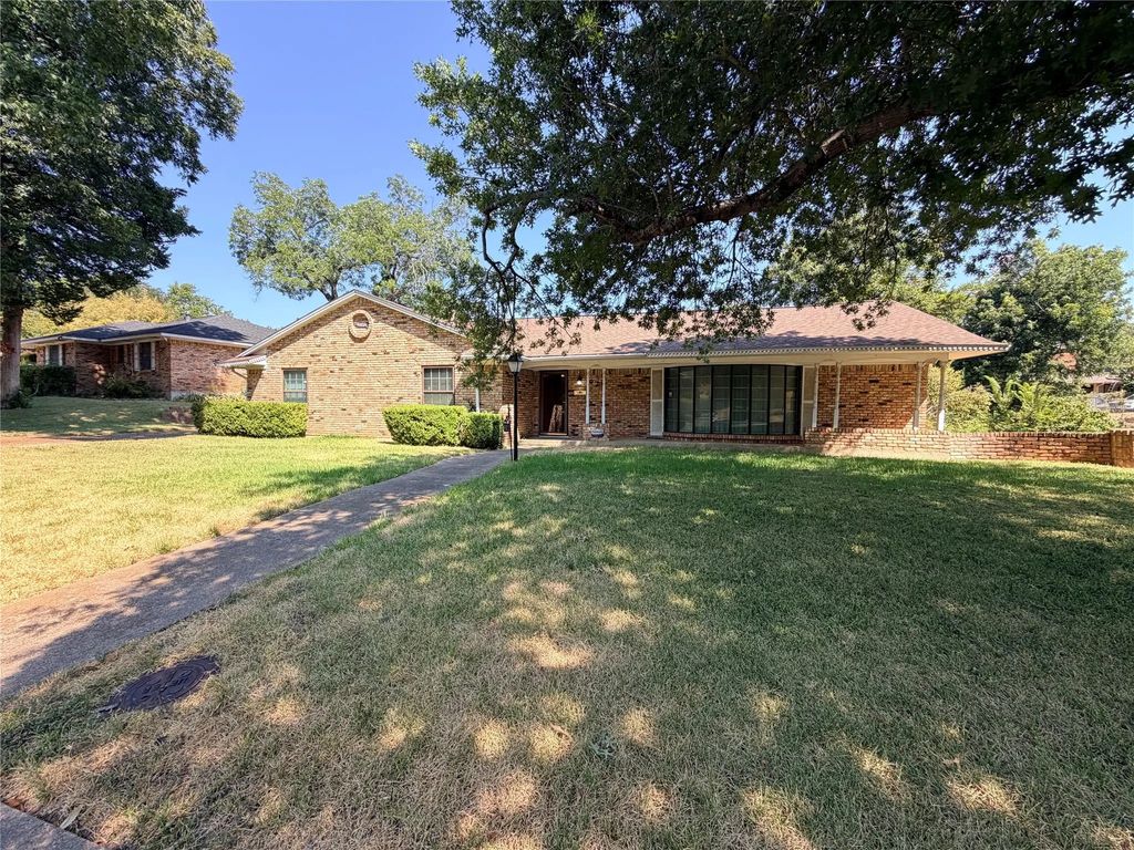 921 Medalist Drive, Dallas